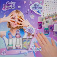Real UniQ Nail Art -kynsilakat ja -tarrat